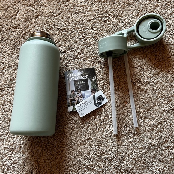 Sage Green Water Bottle - Picture 2 of 5